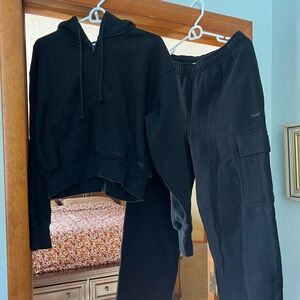 NWT! Aritzia TNA HOODIE ONLY.
(CARGO SWEATS HAVE BEEN SOLD)